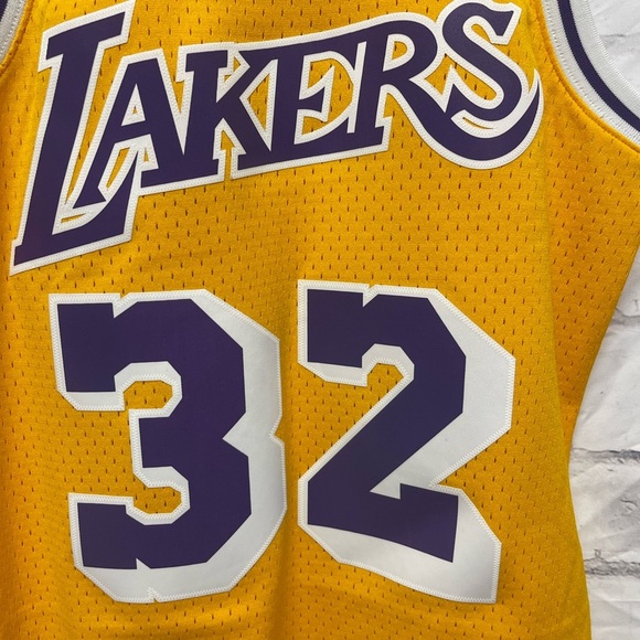 Los Angeles Lakers Magic Johnson Mitchell & Ness Retired Player Jersey - Picture 5 of 9